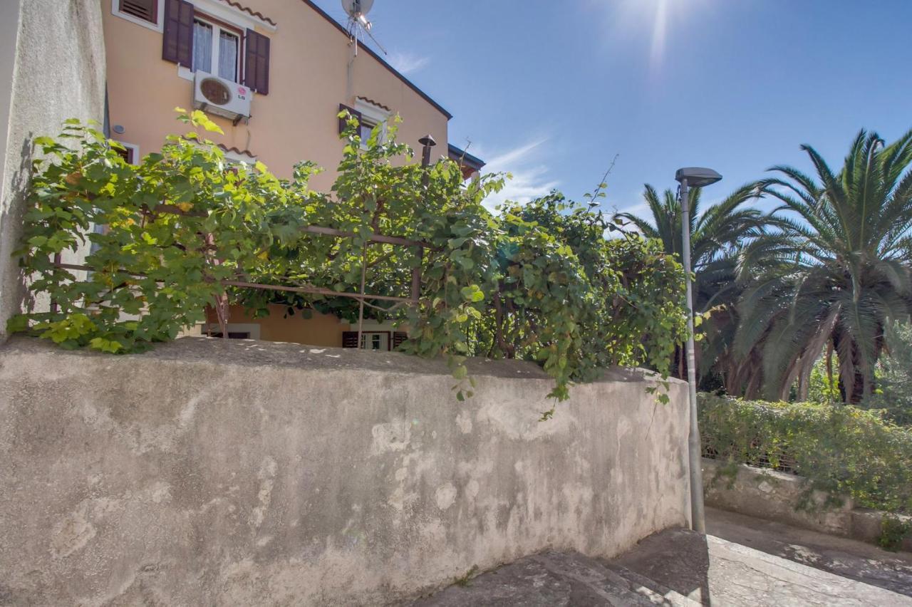 Apartments With A Parking Space Mali Losinj Exterior photo