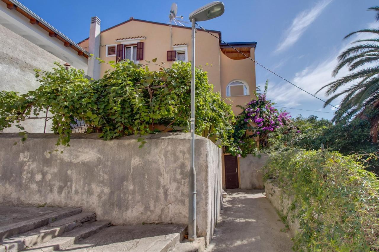 Apartments With A Parking Space Mali Losinj Exterior photo